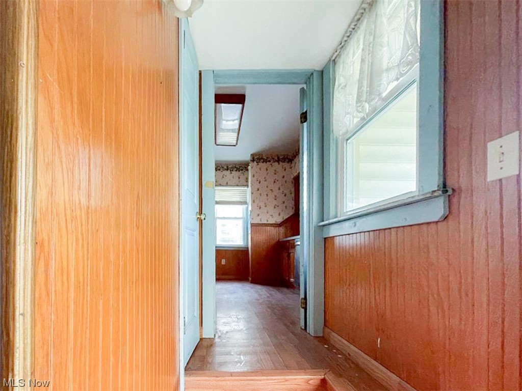 3199 Whitethorn Road Cleveland, OH 44118 - Photo 12 of 35 Gallery Image 12