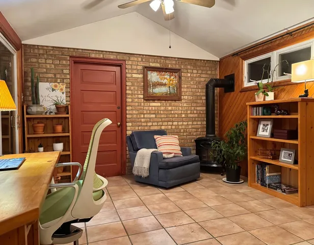 $399,000 | 911 East Villa Drive, Des Plaines, IL 60016