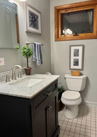 $399,000 | 911 East Villa Drive, Des Plaines, IL 60016