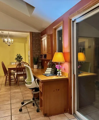 $399,000 | 911 East Villa Drive, Des Plaines, IL 60016