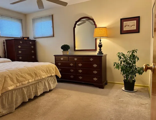 $399,000 | 911 East Villa Drive, Des Plaines, IL 60016