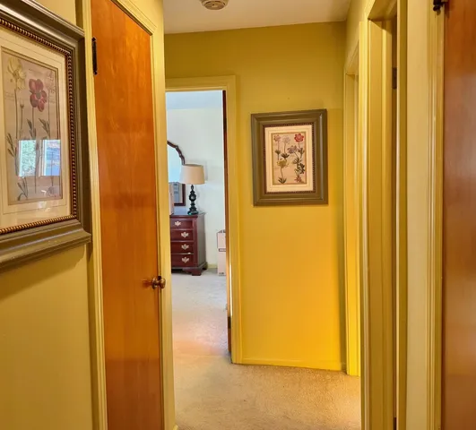 $399,000 | 911 East Villa Drive, Des Plaines, IL 60016