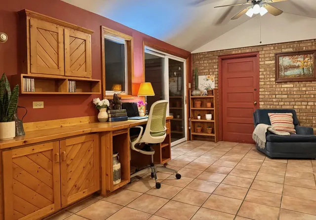 $399,000 | 911 East Villa Drive, Des Plaines, IL 60016