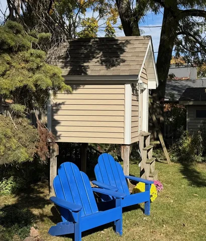 $399,000 | 911 East Villa Drive, Des Plaines, IL 60016