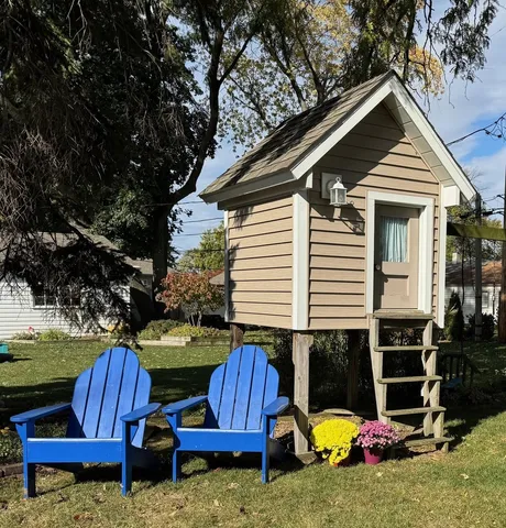 $399,000 | 911 East Villa Drive, Des Plaines, IL 60016