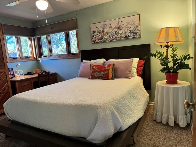 $399,000 | 911 East Villa Drive, Des Plaines, IL 60016