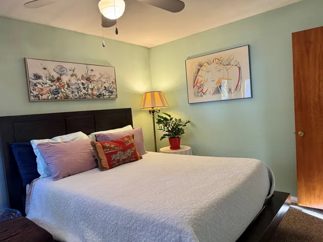 $399,000 | 911 East Villa Drive, Des Plaines, IL 60016