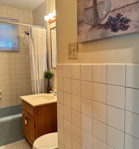 $399,000 | 911 East Villa Drive, Des Plaines, IL 60016