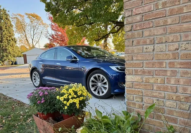 $399,000 | 911 East Villa Drive, Des Plaines, IL 60016