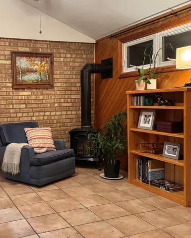 $399,000 | 911 East Villa Drive, Des Plaines, IL 60016