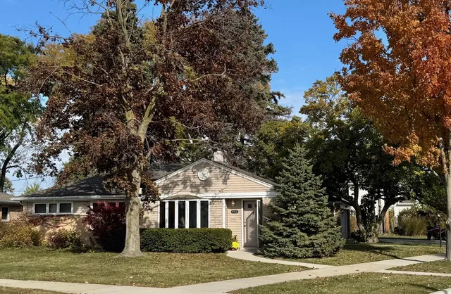 $399,000 | 911 East Villa Drive, Des Plaines, IL 60016