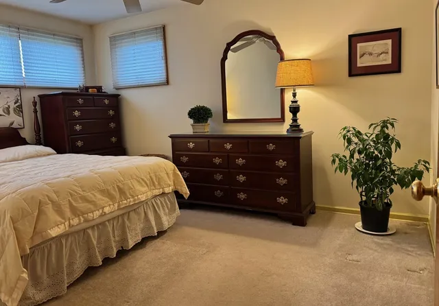 $399,000 | 911 East Villa Drive, Des Plaines, IL 60016