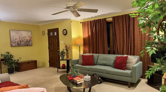 $399,000 | 911 East Villa Drive, Des Plaines, IL 60016