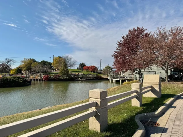 $399,000 | 911 East Villa Drive, Des Plaines, IL 60016