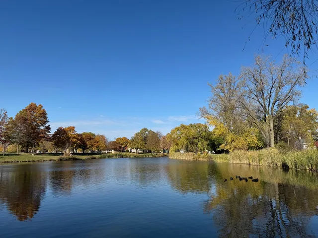 $399,000 | 911 East Villa Drive, Des Plaines, IL 60016