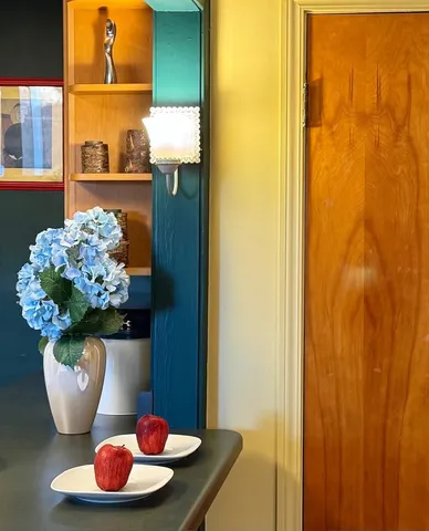 $399,000 | 911 East Villa Drive, Des Plaines, IL 60016