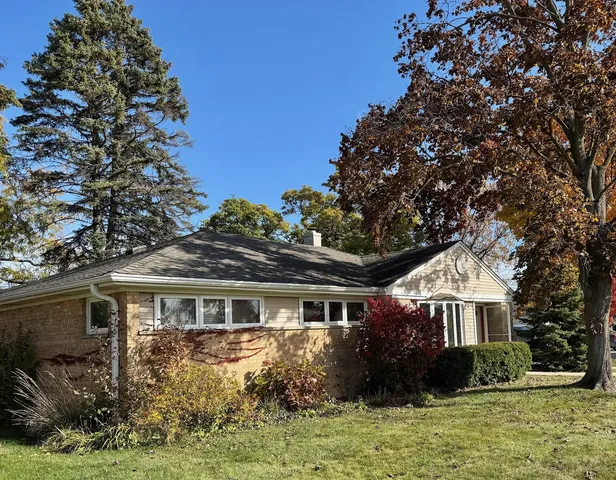 $399,000 | 911 East Villa Drive, Des Plaines, IL 60016