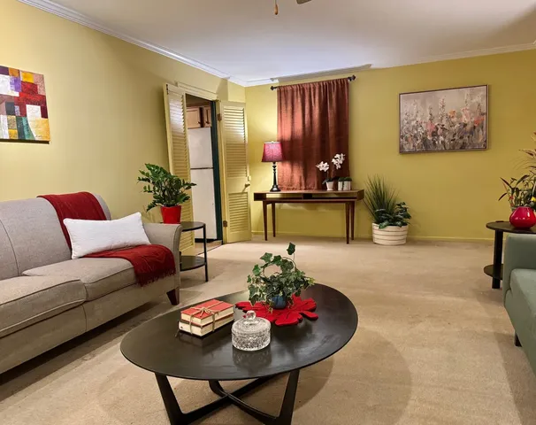 $399,000 | 911 East Villa Drive, Des Plaines, IL 60016