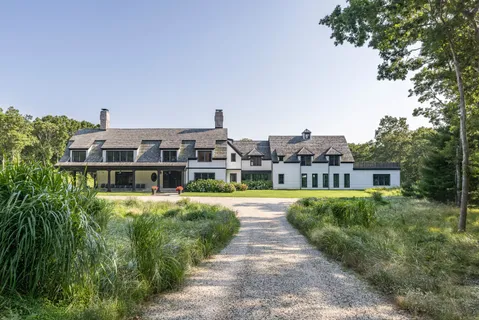$9,500,000 | 176 2 Holes Water Road, East Hampton, NY 11937