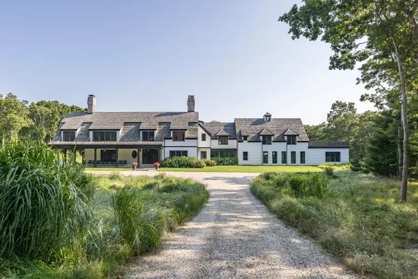 $9,500,000 | 176 2 Holes Water Road, East Hampton, NY 11937