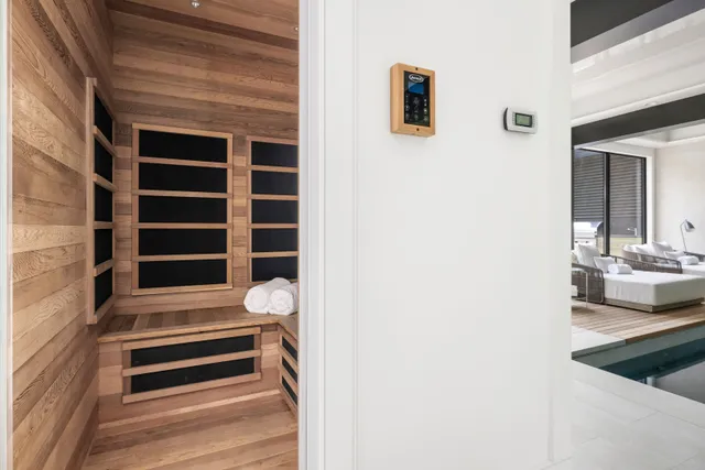 $9,500,000 | 176 2 Holes Water Road, East Hampton, NY 11937