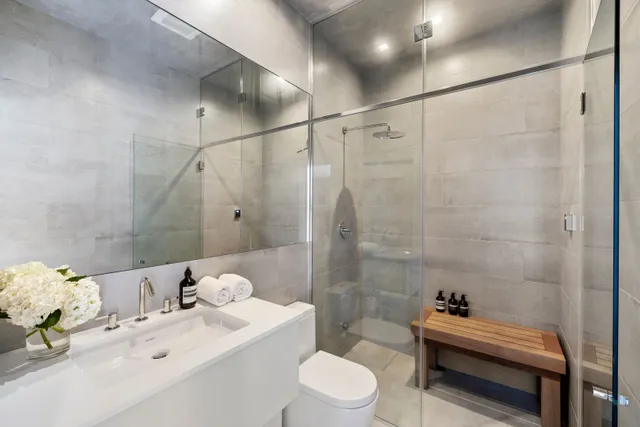 $9,500,000 | 176 2 Holes Water Road, East Hampton, NY 11937