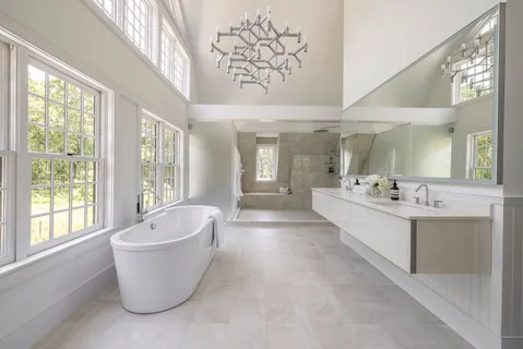 $9,500,000 | 176 2 Holes Water Road, East Hampton, NY 11937