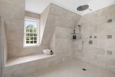 $9,500,000 | 176 2 Holes Water Road, East Hampton, NY 11937