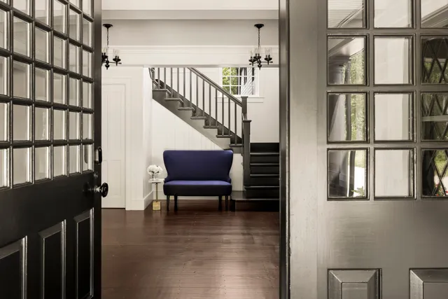 $9,500,000 | 176 2 Holes Water Road, East Hampton, NY 11937