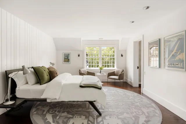 $9,500,000 | 176 2 Holes Water Road, East Hampton, NY 11937