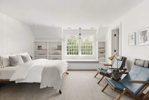 $9,500,000 | 176 2 Holes Water Road, East Hampton, NY 11937