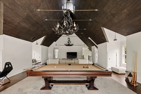 $9,500,000 | 176 2 Holes Water Road, East Hampton, NY 11937