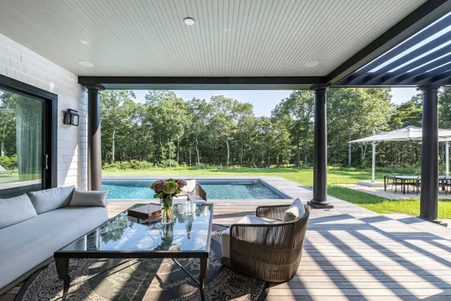 $9,500,000 | 176 2 Holes Water Road, East Hampton, NY 11937