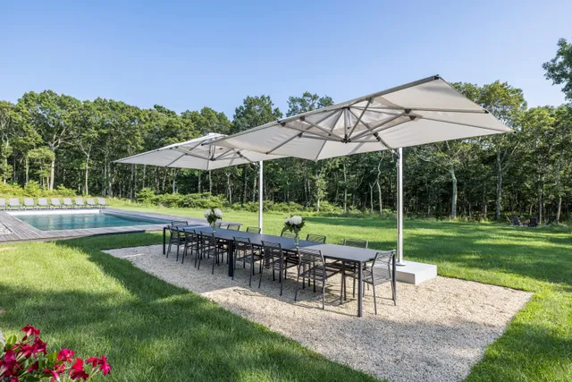 $9,500,000 | 176 2 Holes Water Road, East Hampton, NY 11937