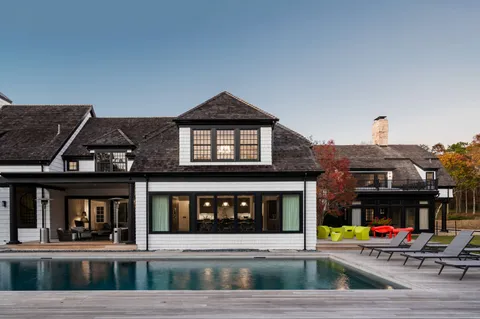 $9,500,000 | 176 2 Holes Water Road, East Hampton, NY 11937