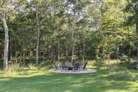 $9,500,000 | 176 2 Holes Water Road, East Hampton, NY 11937