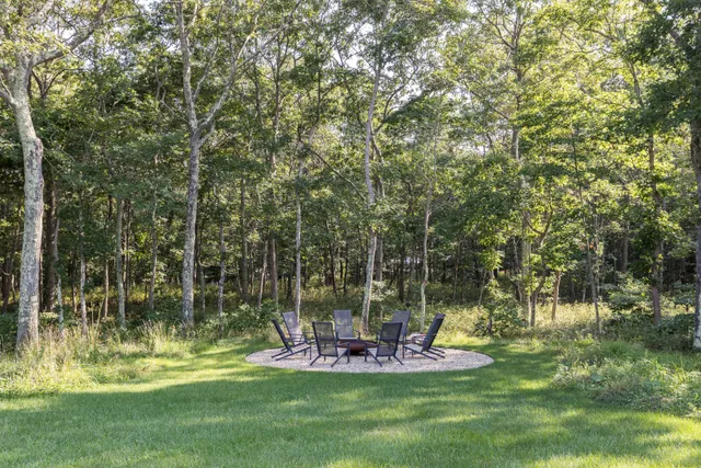 $9,500,000 | 176 2 Holes Water Road, East Hampton, NY 11937