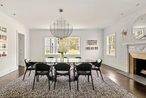 $9,500,000 | 176 2 Holes Water Road, East Hampton, NY 11937