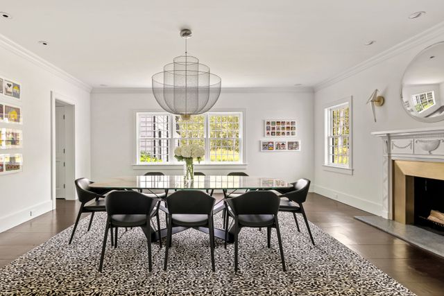 $9,500,000 | 176 2 Holes Water Road, East Hampton, NY 11937