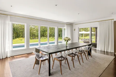 $9,500,000 | 176 2 Holes Water Road, East Hampton, NY 11937