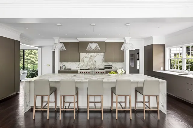 $9,500,000 | 176 2 Holes Water Road, East Hampton, NY 11937