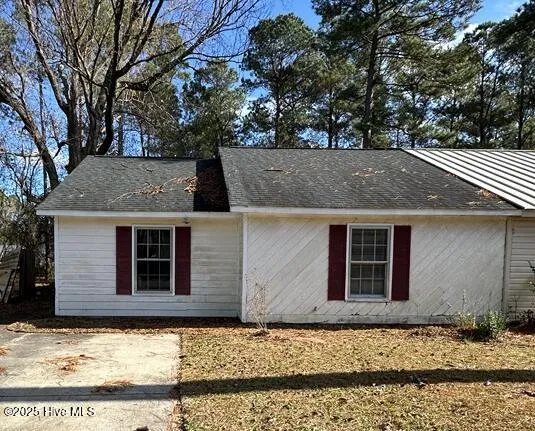 $1,100 | 1948 Heather Loop Road, Midway Park, NC 28544