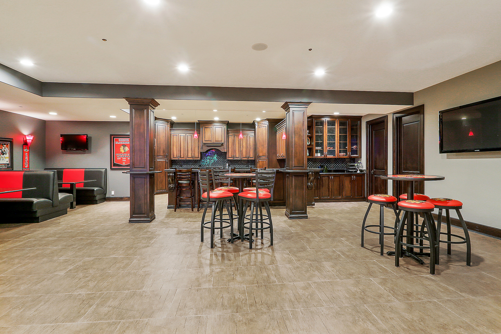 20105 Alison Trail Mokena, IL 60448 - Photo 20 of 23 a living room with furniture and kitchen view