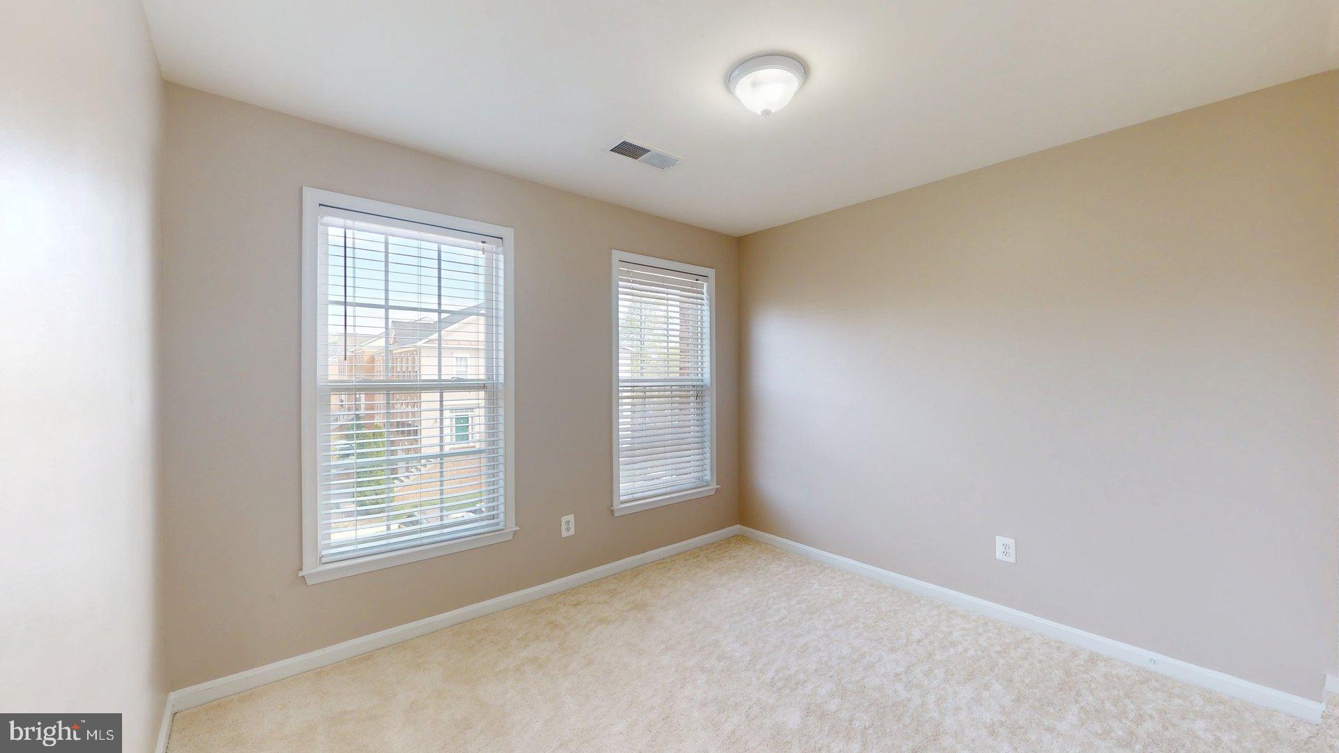 41867 Cinnabar Square Aldie, VA 20105 - Photo 16 of 26 an empty room with windows and closet