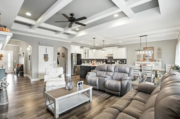 $469,900 | 6616 Stonepoint Way, Indianapolis, IN 46237