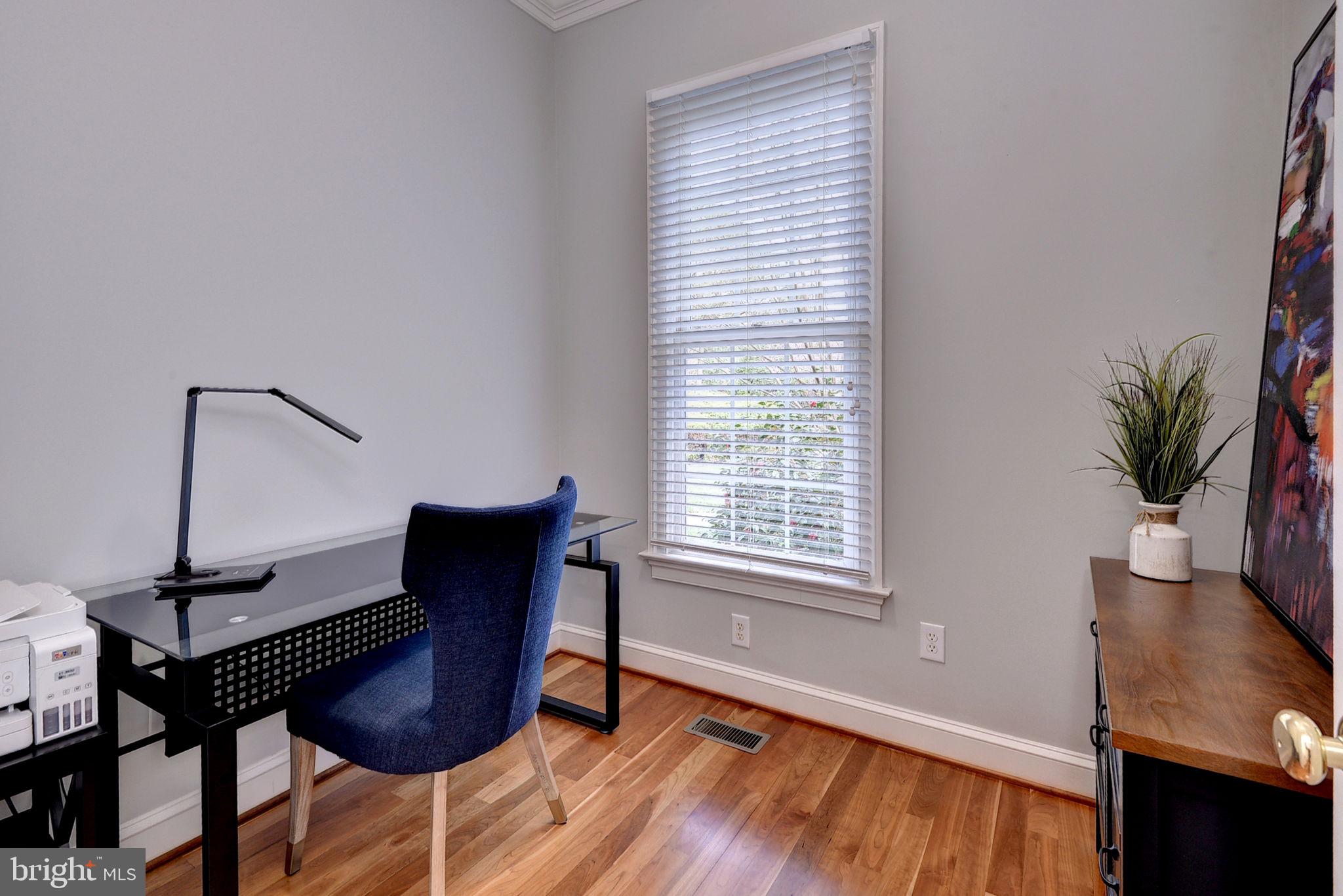 2076 Harpers Mill Road Williamsburg, VA 23185 - Photo 17 of 63 a living room with furniture and a potted plant