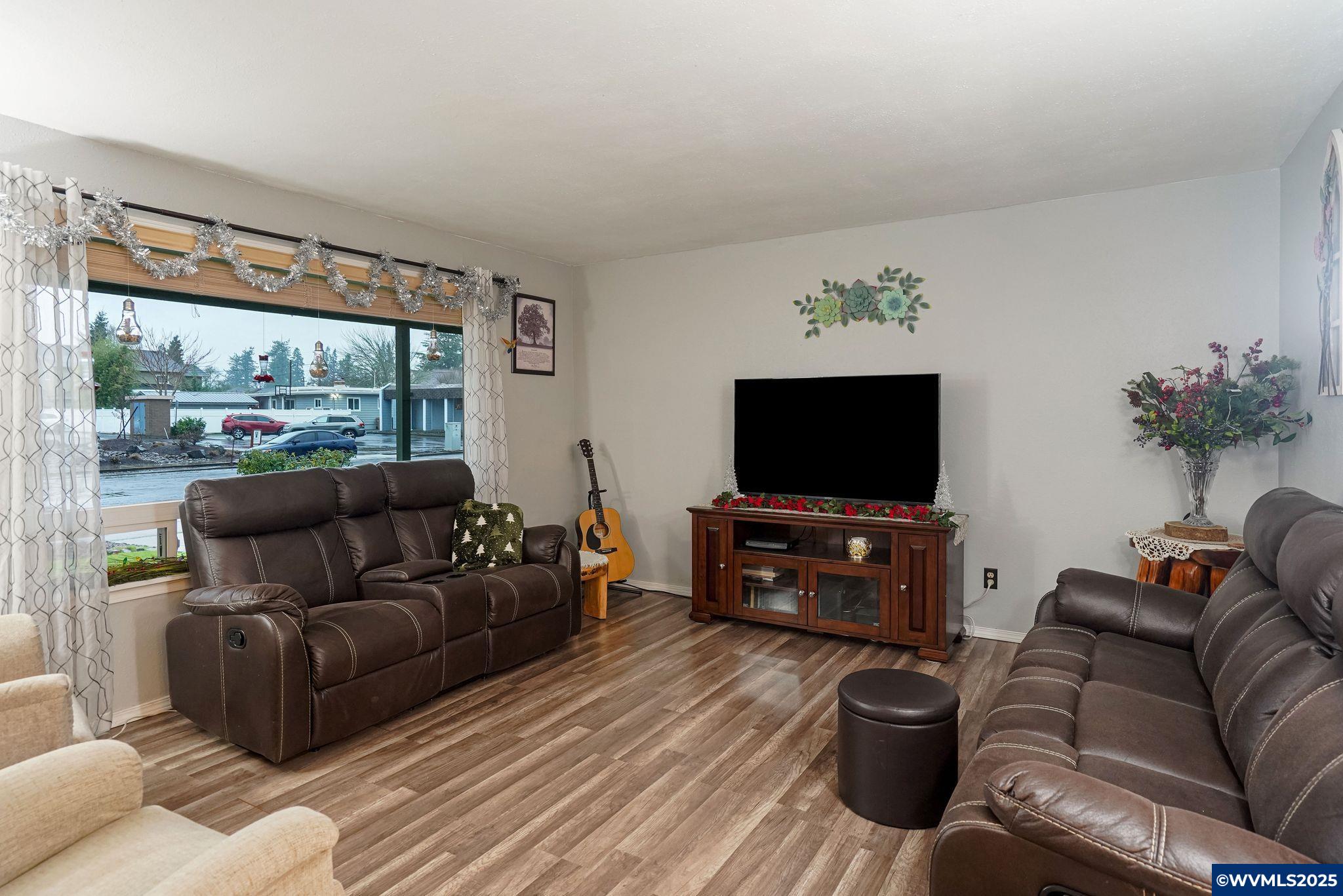 825 Southwest Walnut Street Albany, OR 97321 - Photo 7 of 37