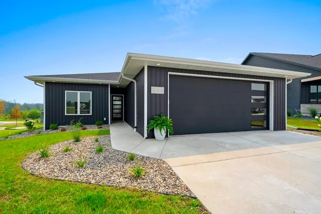 $479,000 | 4001 Antwerp Avenue, Howard, WI 54313