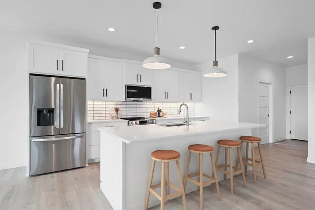 $479,000 | 4001 Antwerp Avenue, Howard, WI 54313