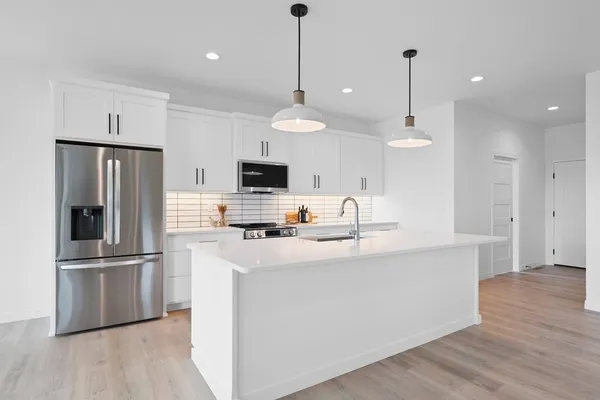 $479,000 | 4001 Antwerp Avenue, Howard, WI 54313